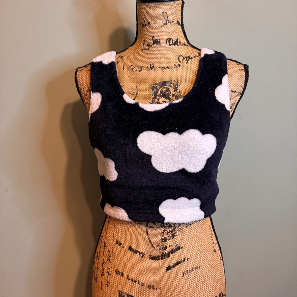 Black and White Cloud Print Fuzzy Fleece Crop Tank Top Medium